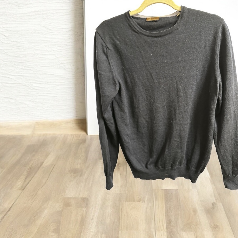 Classic Navy Women’s  100% Merino Wool Sweater Size M